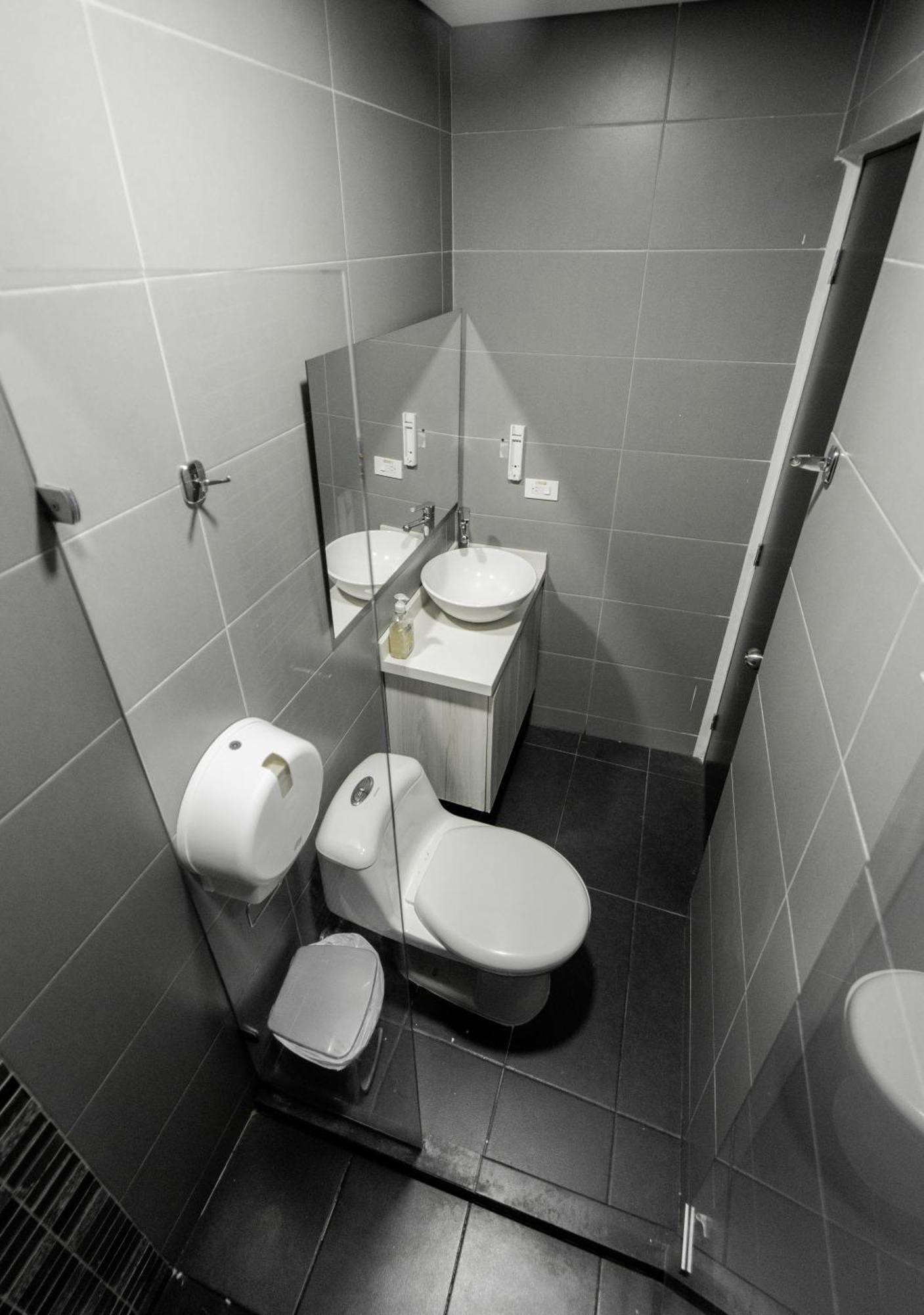 79 Hotel Medellin Bagian luar foto
