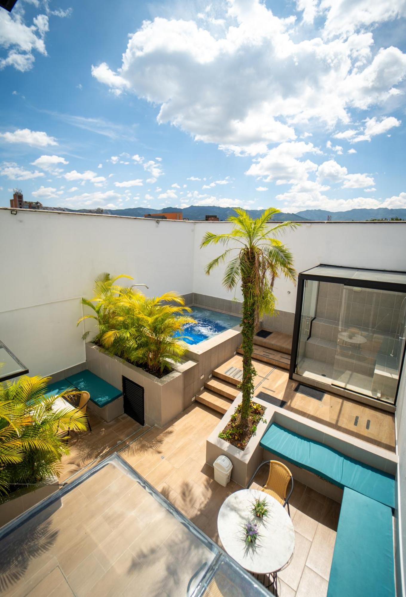 79 Hotel Medellin Bagian luar foto