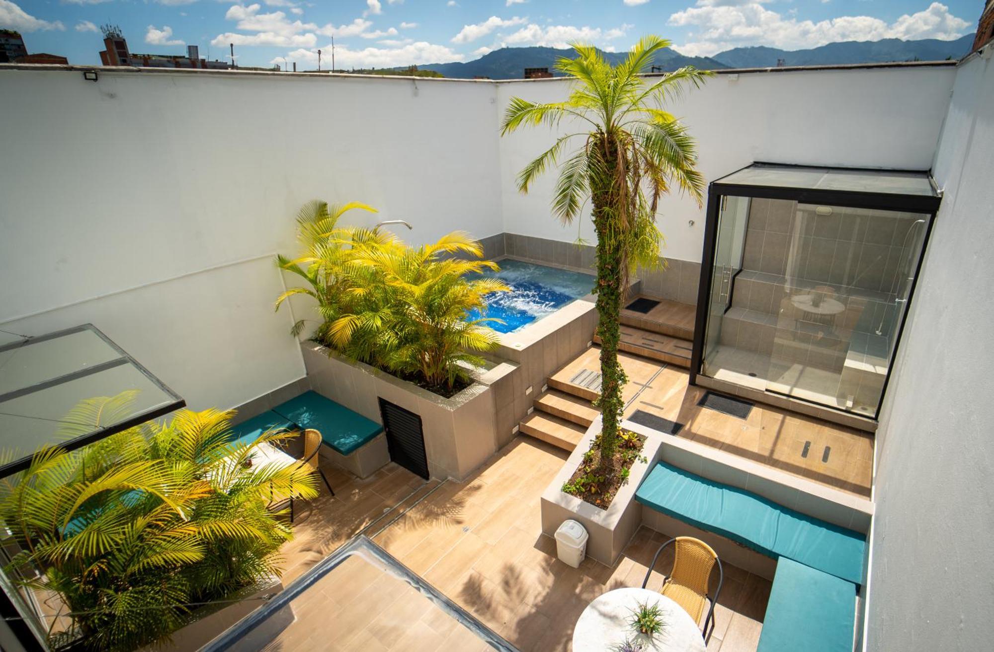 79 Hotel Medellin Bagian luar foto