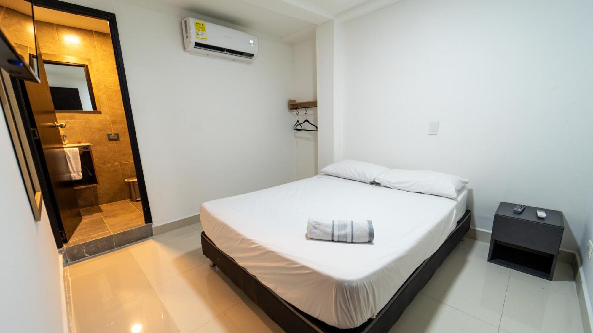79 Hotel Medellin Bagian luar foto