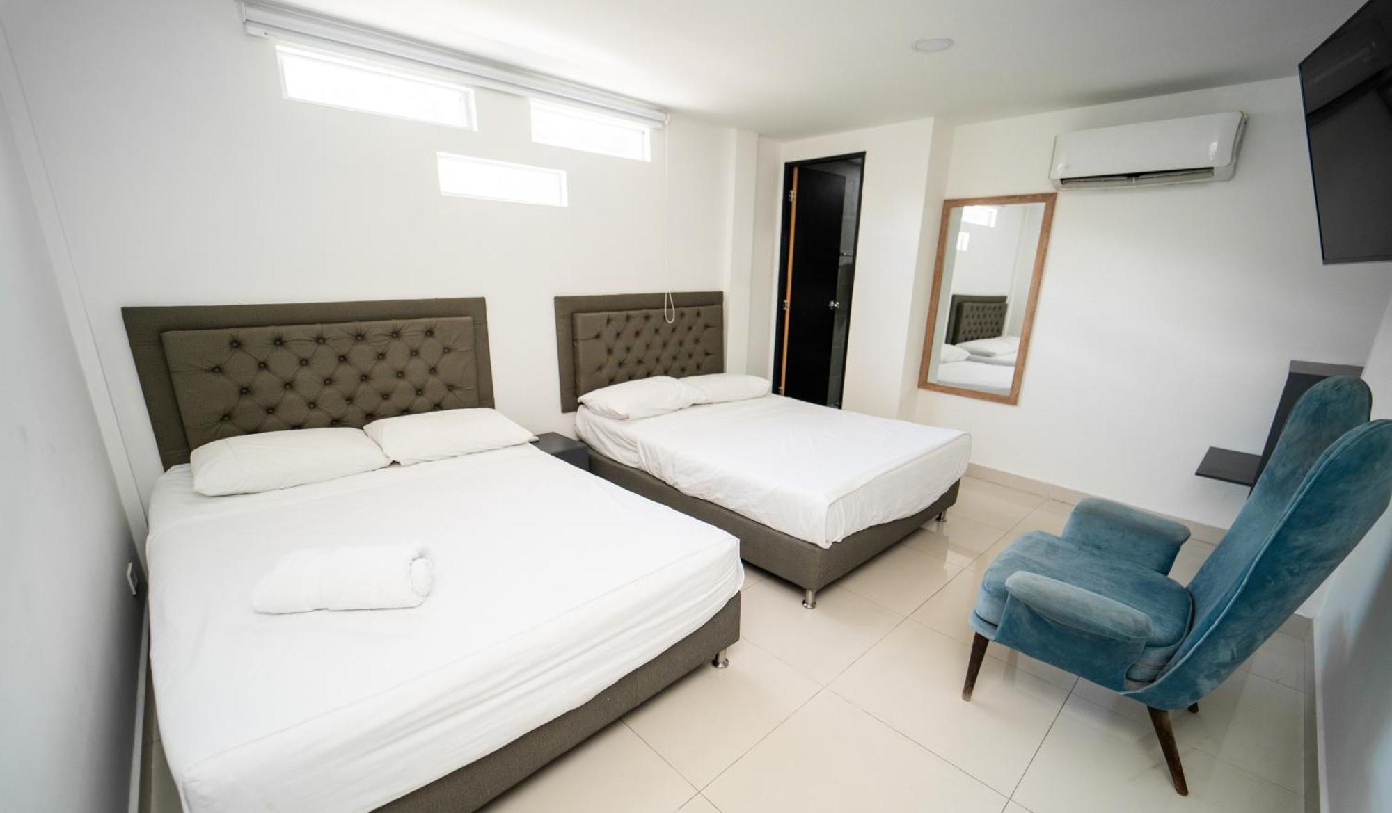 79 Hotel Medellin Bagian luar foto