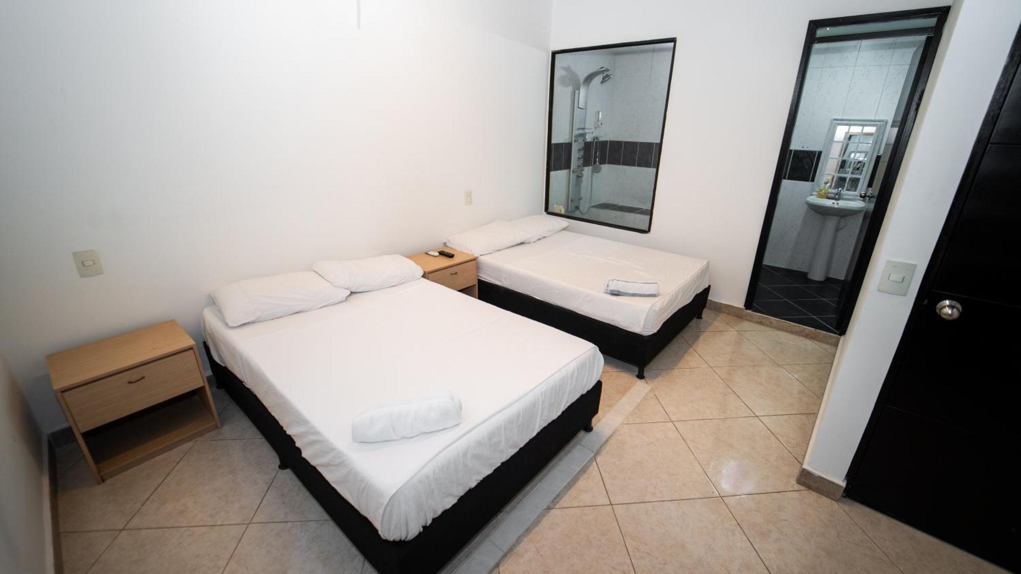79 Hotel Medellin Bagian luar foto