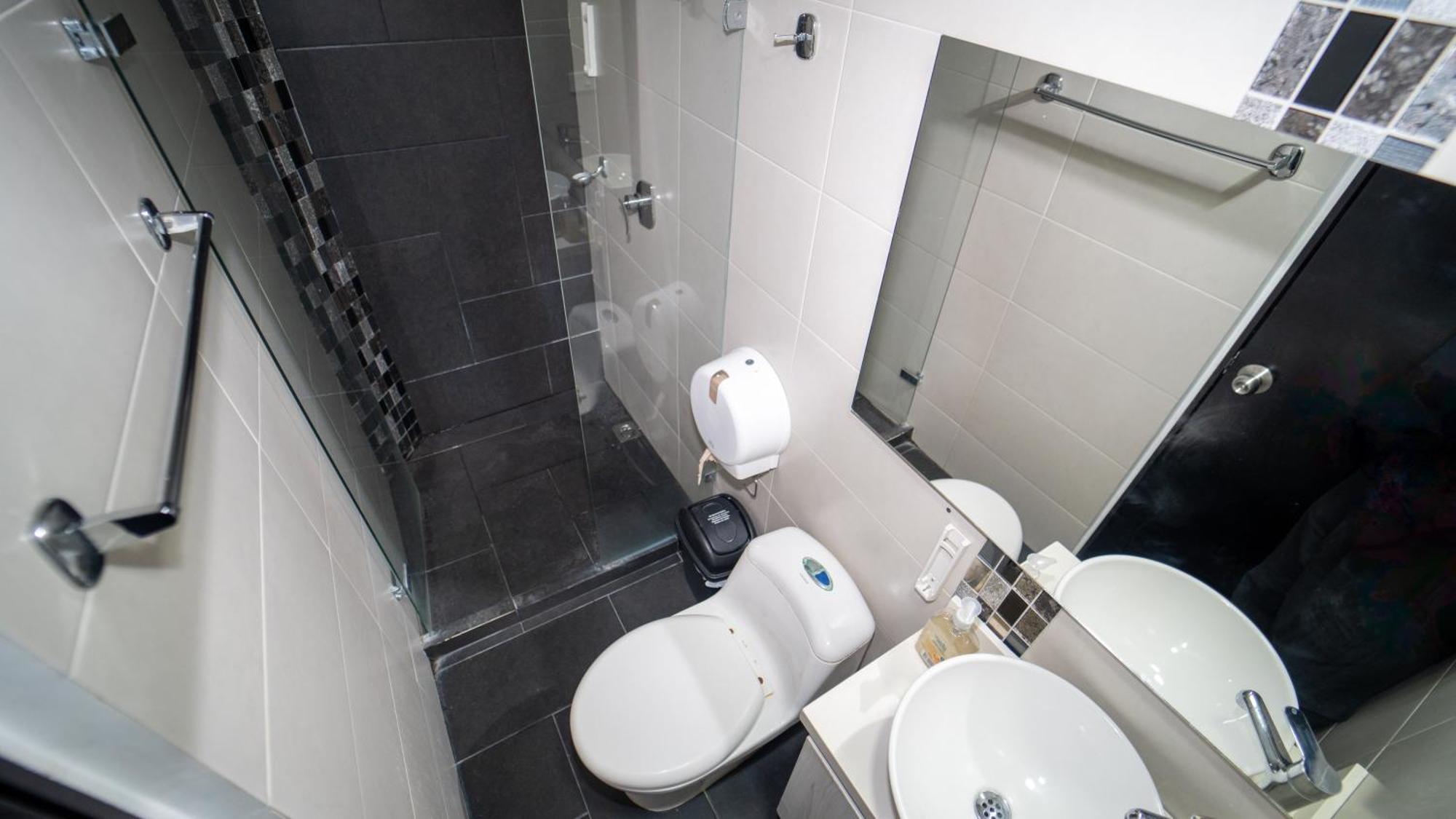 79 Hotel Medellin Bagian luar foto