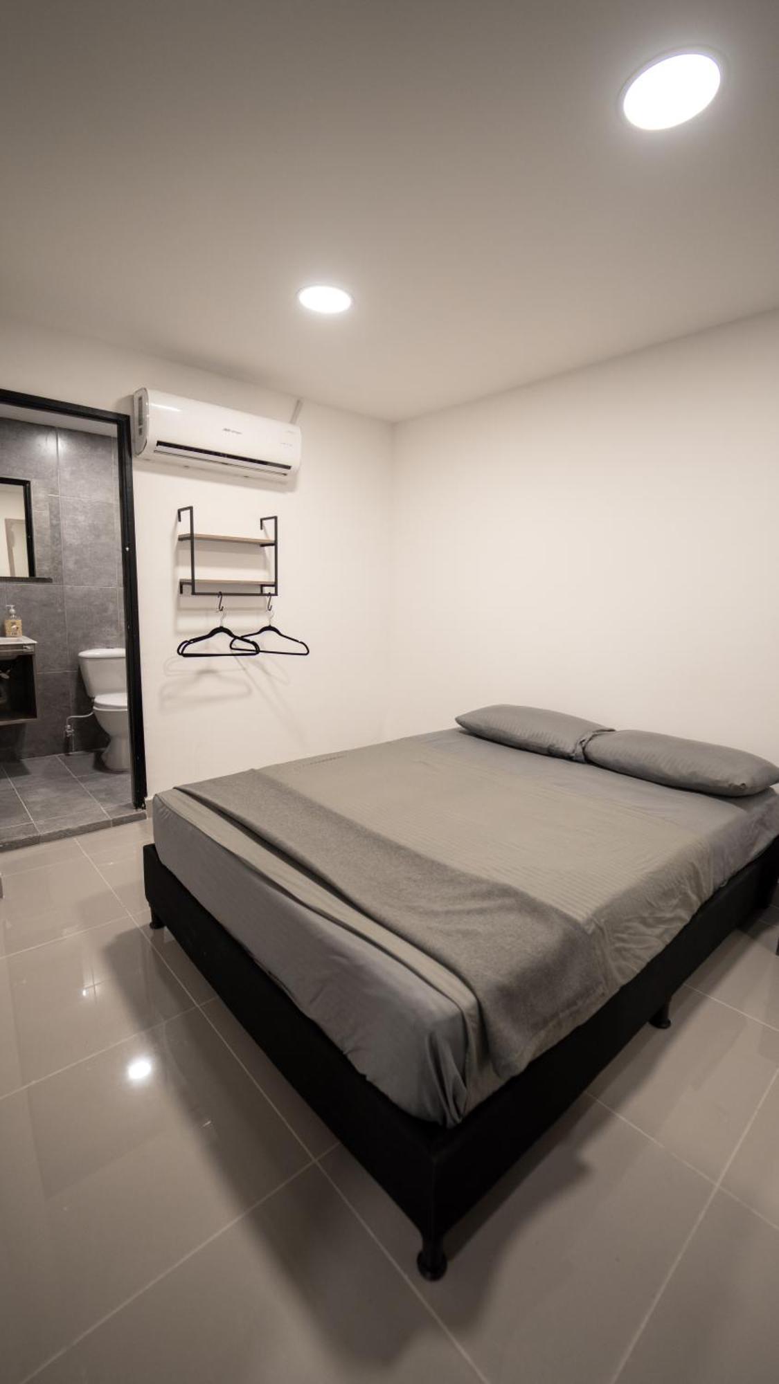 79 Hotel Medellin Bagian luar foto