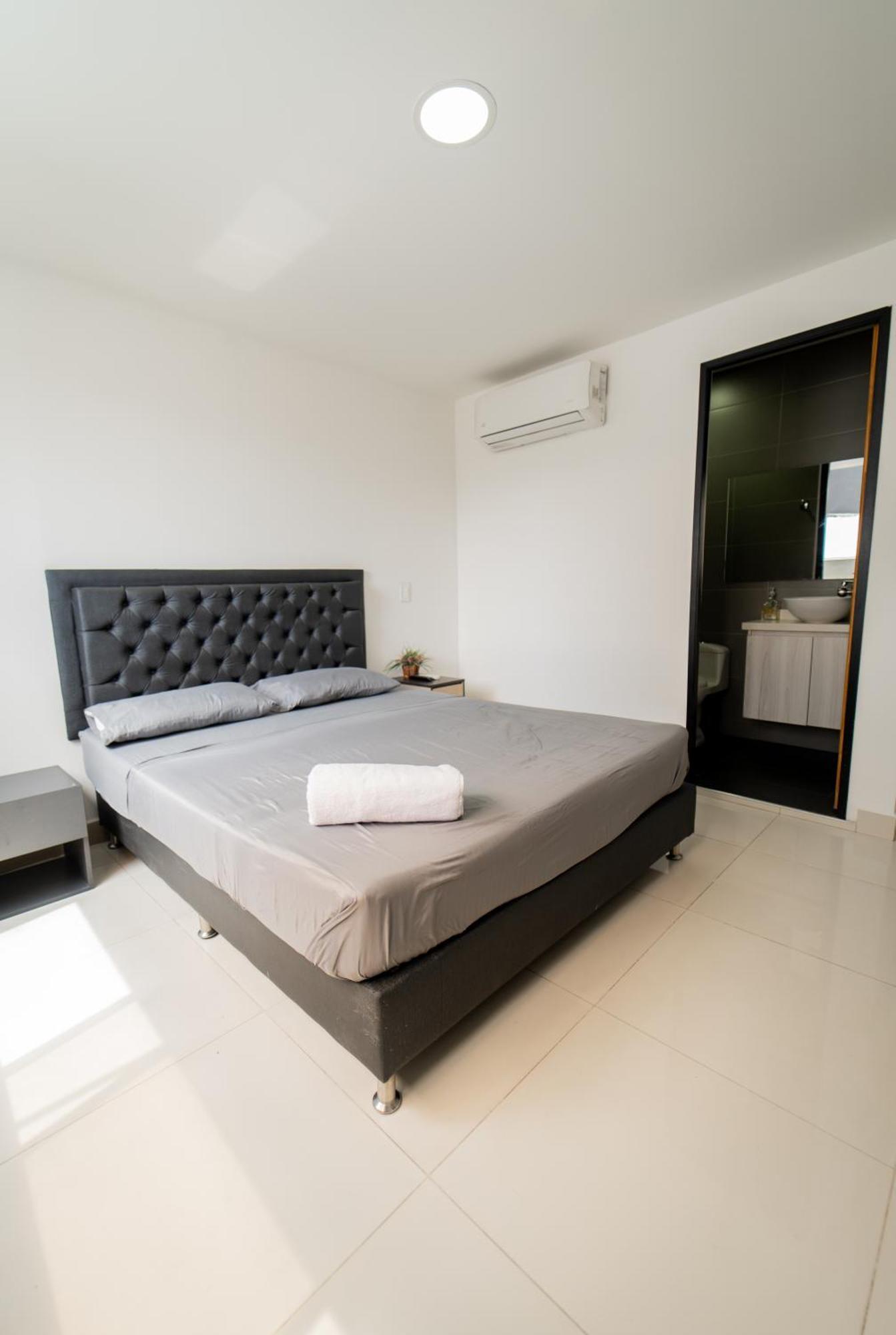 79 Hotel Medellin Bagian luar foto