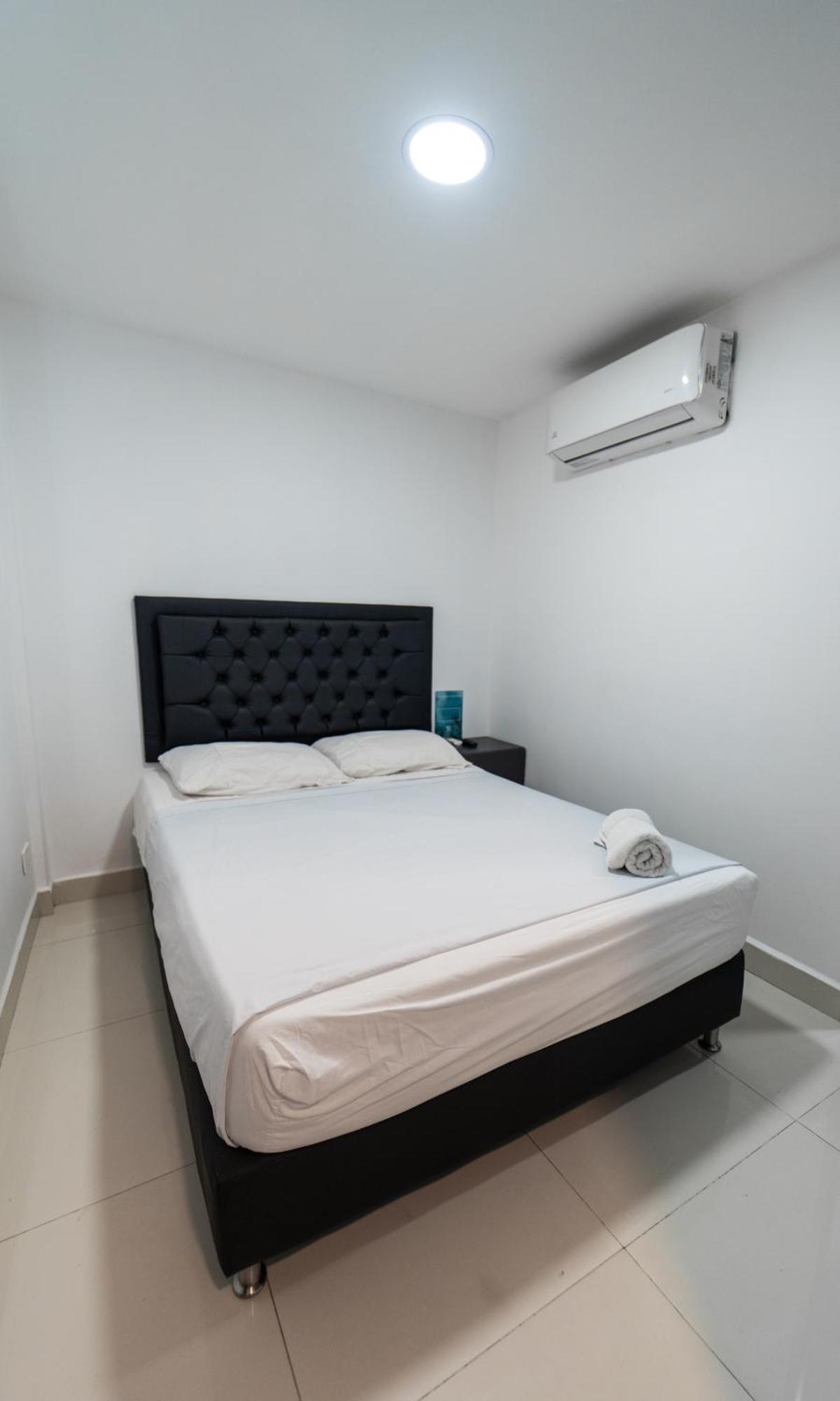 79 Hotel Medellin Bagian luar foto