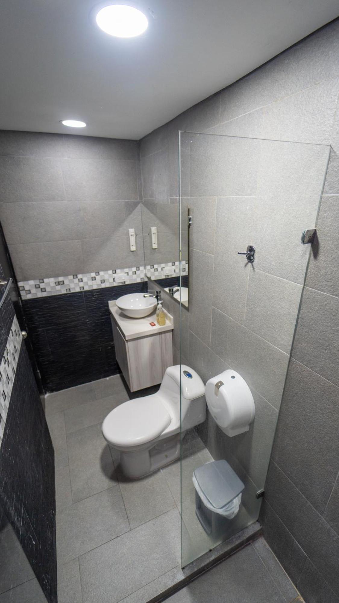 79 Hotel Medellin Bagian luar foto