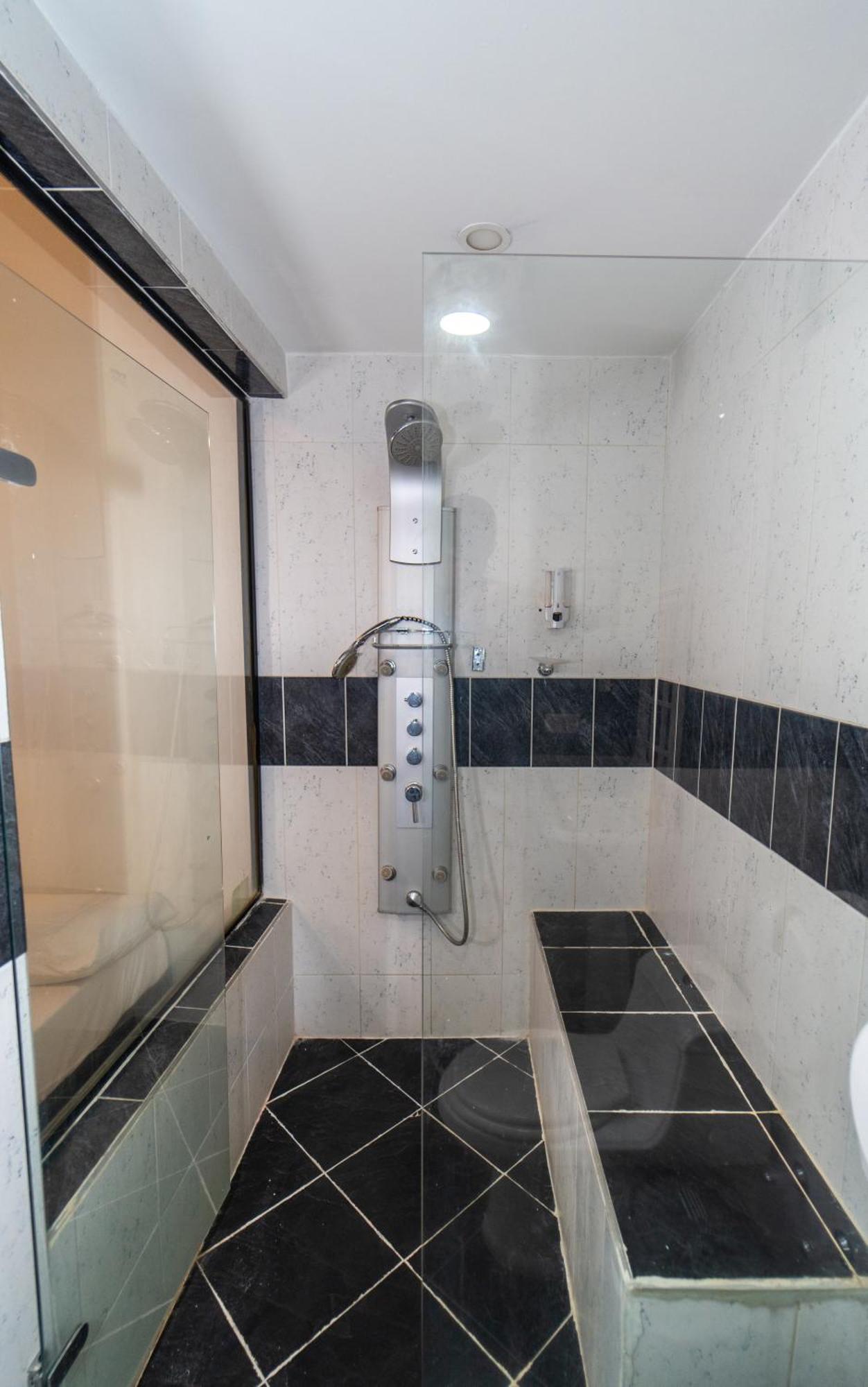 79 Hotel Medellin Bagian luar foto