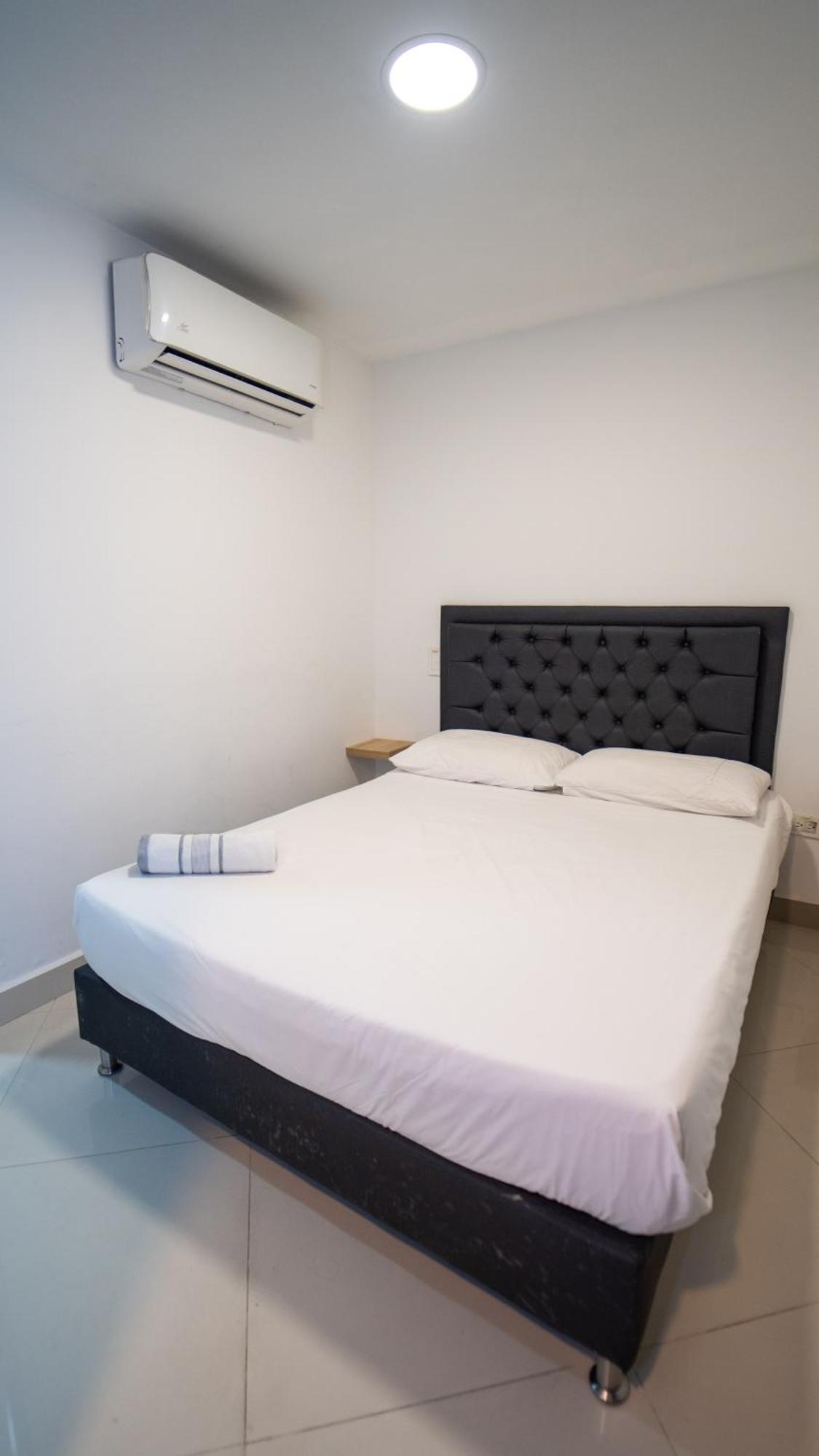 79 Hotel Medellin Bagian luar foto
