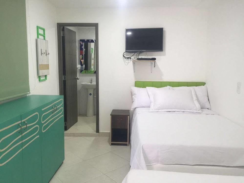 79 Hotel Medellin Bagian luar foto