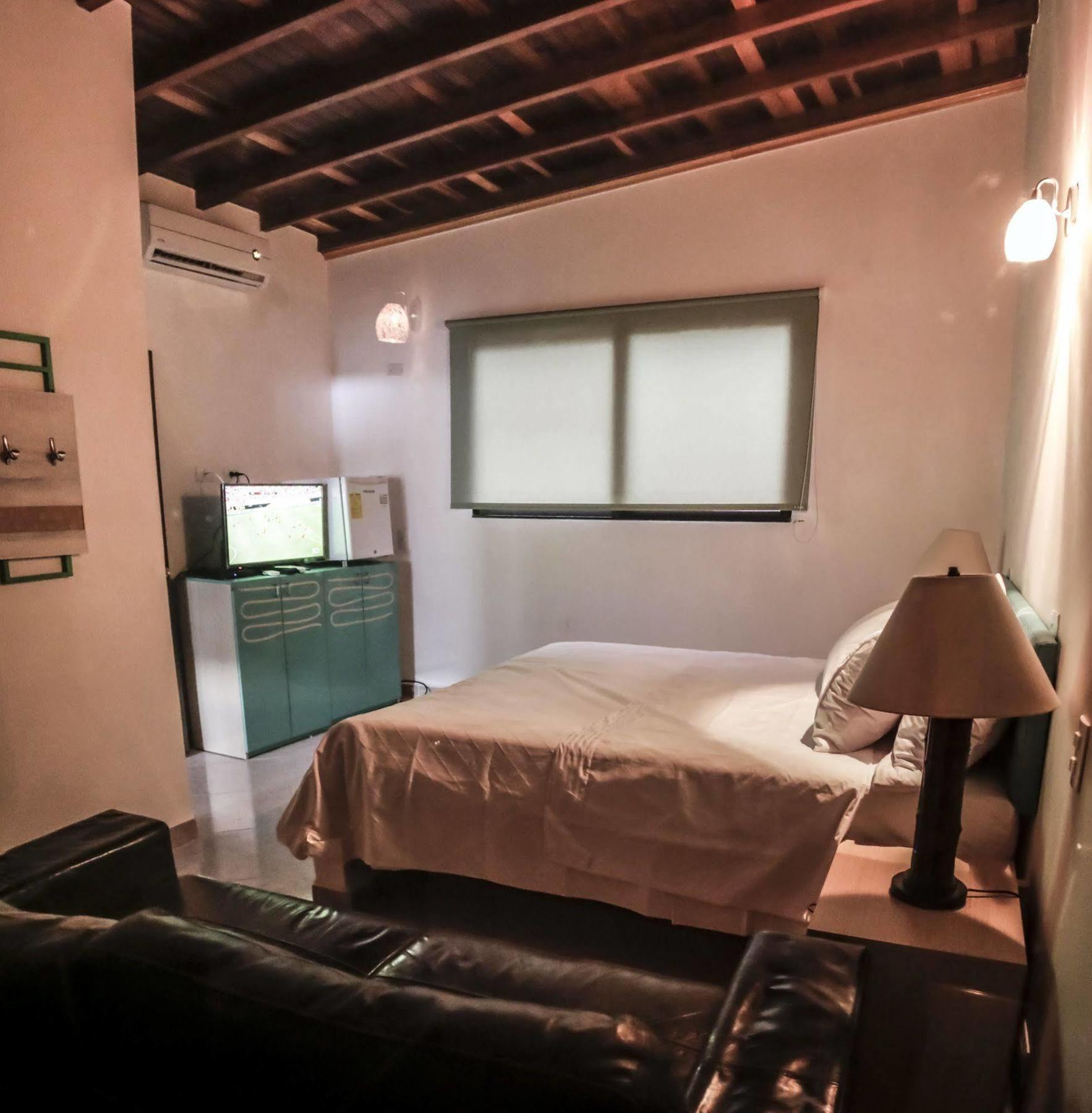 79 Hotel Medellin Bagian luar foto